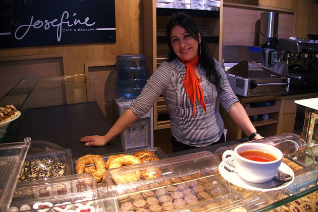 „Brot wie bei uns findet man sonst nirgendwo in Istanbul“: Birgül Aksu verkauft deutsches Brot in Istanbul (Foto: Ariana Žustra)