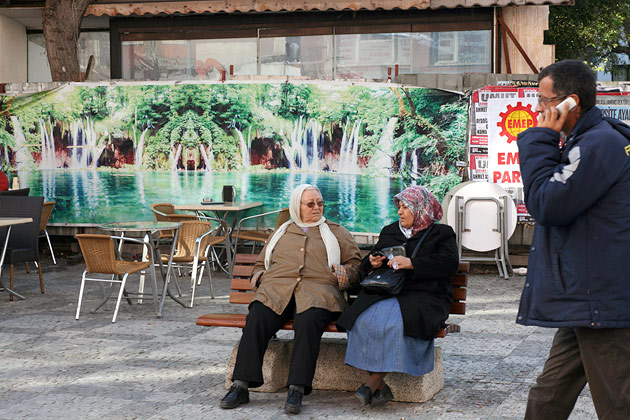 Wasserfälle an einer Straße in Kadıköy